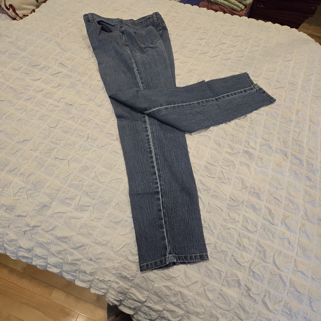 Vintage Gloria Vanderbilt Jeans 16" Waist, 43" Length, Size 12-14 Long